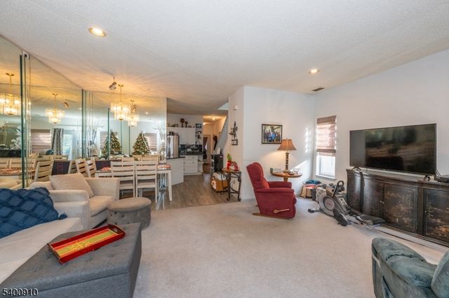 8605 Brittany Dr, Wayne Twp., NJ 07470