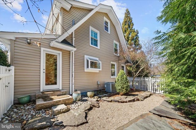 2302 FOULK RD, Wilmington, DE 19810