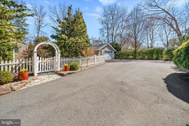 2302 FOULK RD, Wilmington, DE 19810