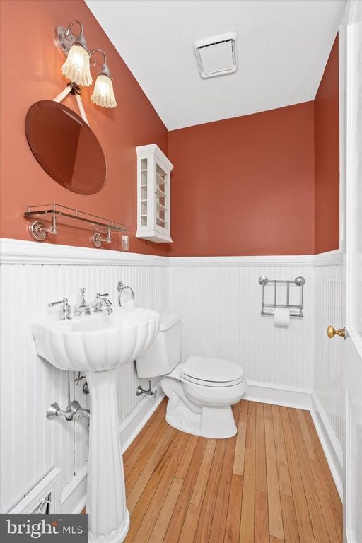 Image 26 of property listing at 2302 FOULK RD, Wilmington, DE 19810