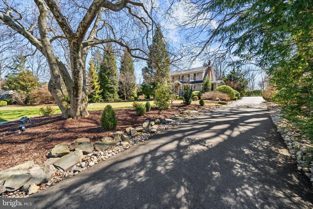 Image 4 of property listing at 2302 FOULK RD, Wilmington, DE 19810