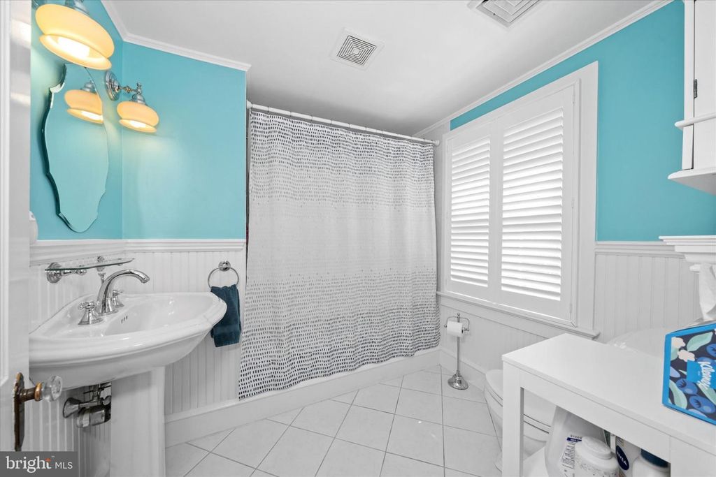 Image 32 of property listing at 2302 FOULK RD, Wilmington, DE 19810