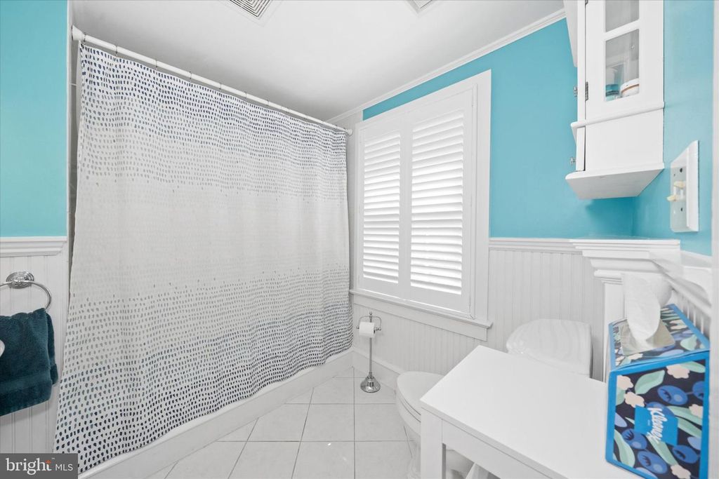 Image 33 of property listing at 2302 FOULK RD, Wilmington, DE 19810