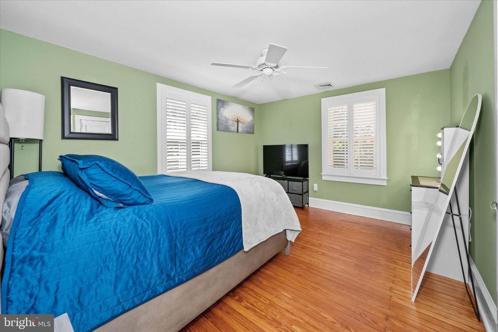 Image 34 of property listing at 2302 FOULK RD, Wilmington, DE 19810