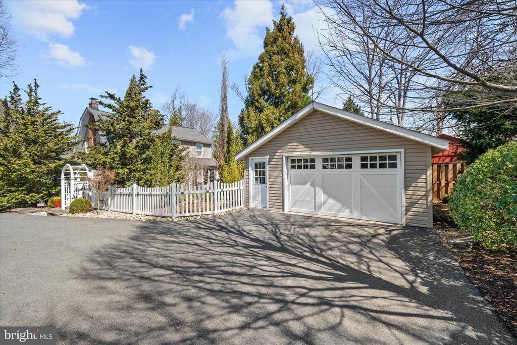 Image 39 of property listing at 2302 FOULK RD, Wilmington, DE 19810