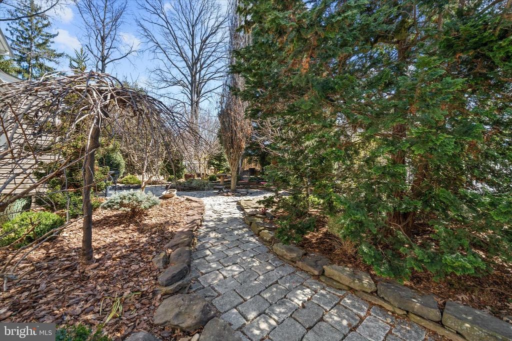 Image 43 of property listing at 2302 FOULK RD, Wilmington, DE 19810