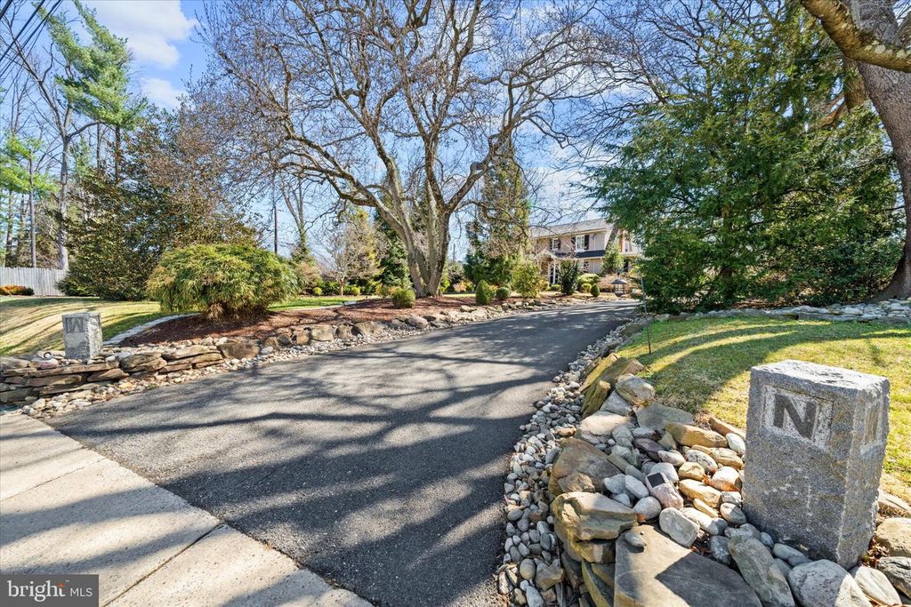 Image 6 of property listing at 2302 FOULK RD, Wilmington, DE 19810