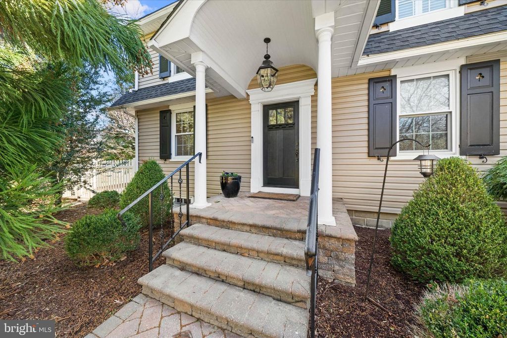 Image 8 of property listing at 2302 FOULK RD, Wilmington, DE 19810