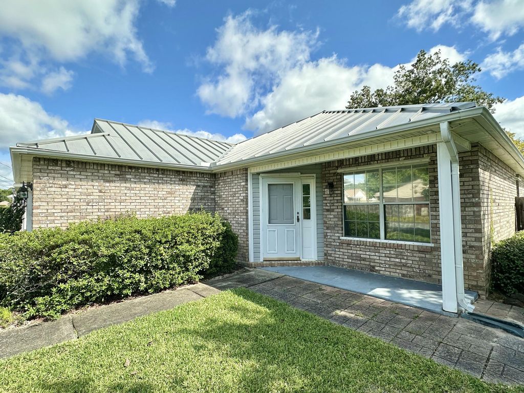 451 West Park Drive, Mary Esther, FL 32569