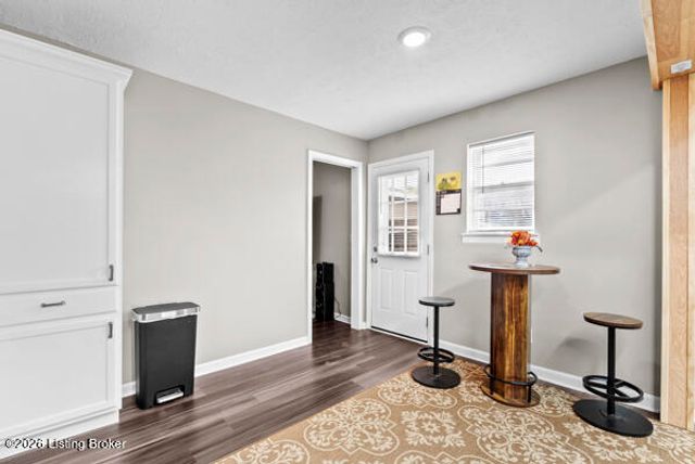 120 Linkwood Ct, Louisville, KY 40229