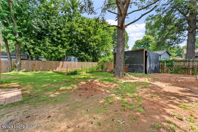120 Linkwood Ct, Louisville, KY 40229