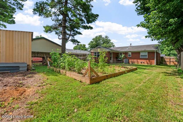 120 Linkwood Ct, Louisville, KY 40229