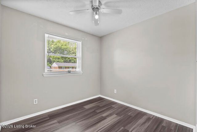 120 Linkwood Ct, Louisville, KY 40229