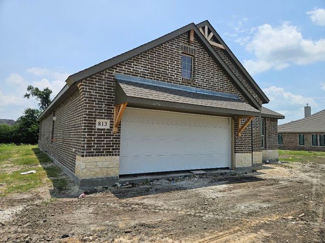 813 Silverleaf Drive, Ennis, TX 75119