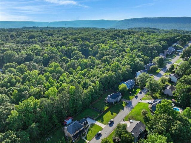 7923 Woodstone Drive, Hixson, TN 37343