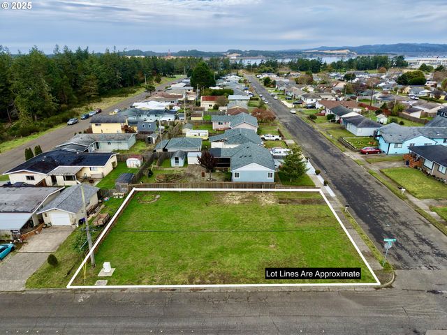 1796 GARFIELD St, North Bend, OR 97459