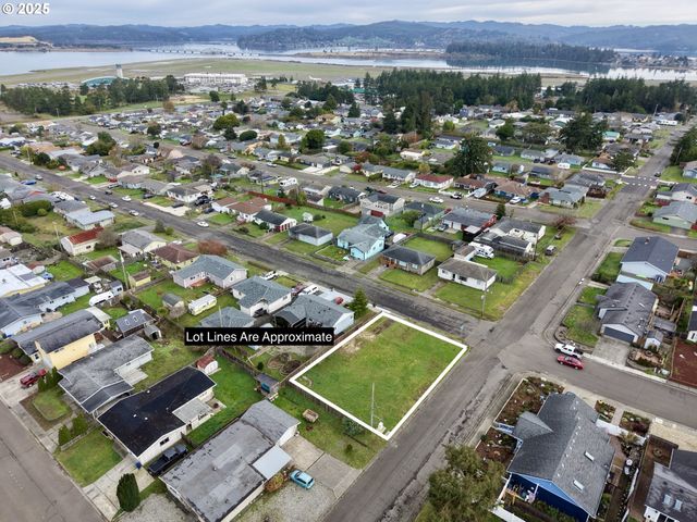 1796 GARFIELD St, North Bend, OR 97459