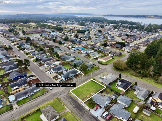 1796 GARFIELD St, North Bend, OR 97459