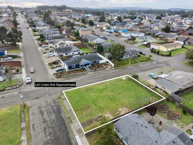 1796 GARFIELD St, North Bend, OR 97459