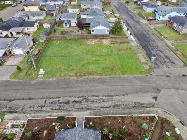 1796 GARFIELD St, North Bend, OR 97459