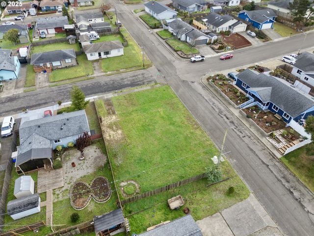 1796 GARFIELD St, North Bend, OR 97459