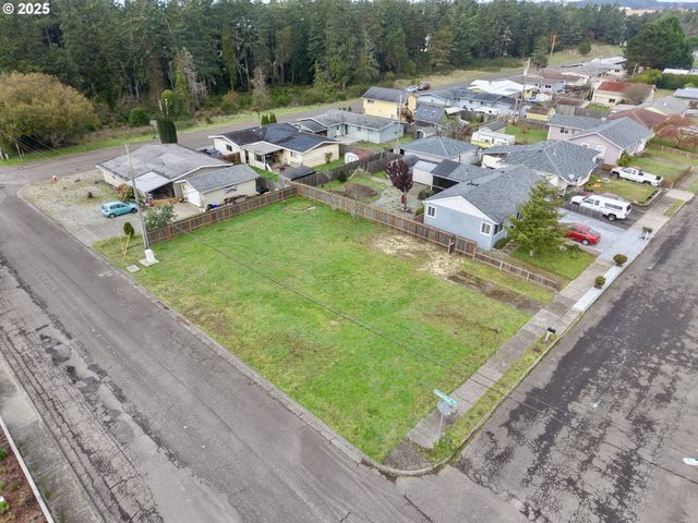 1796 GARFIELD St, North Bend, OR 97459