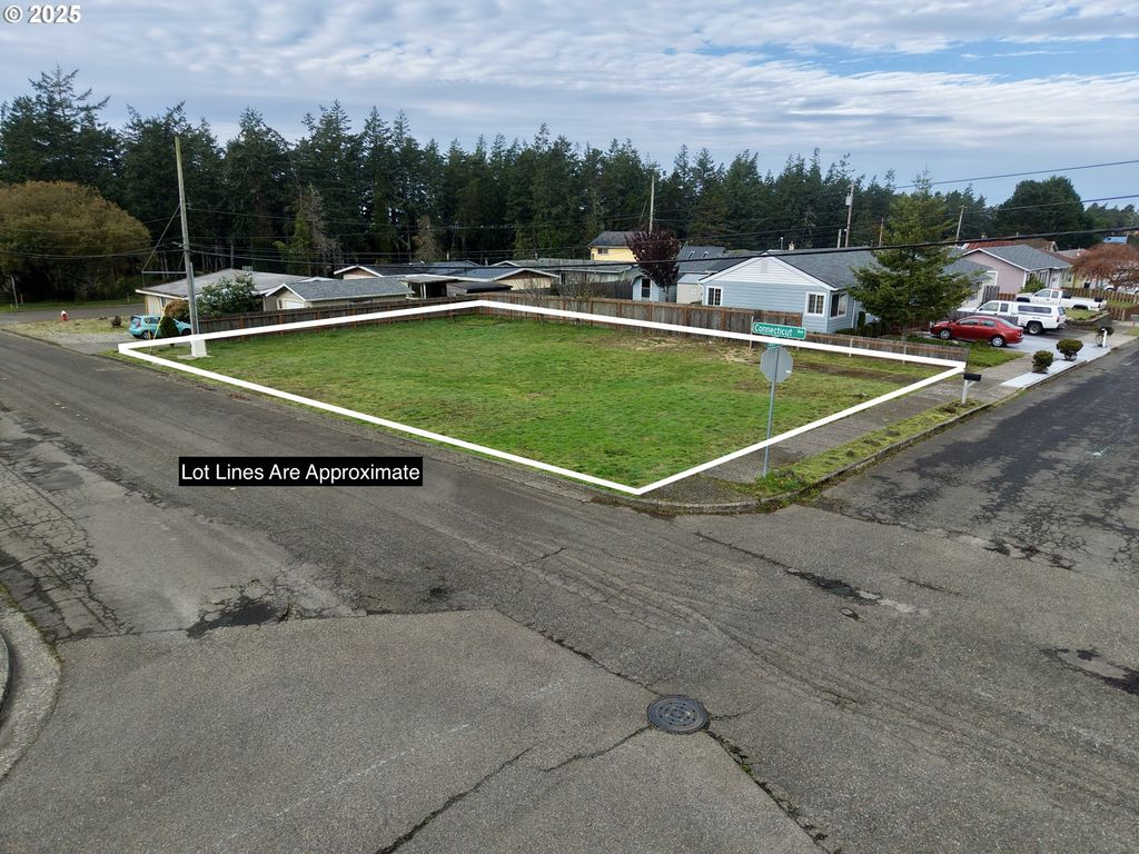 1796 GARFIELD St, North Bend, OR 97459