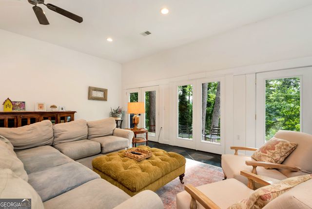 6319 Lakeview Drive, Buford, GA 30518