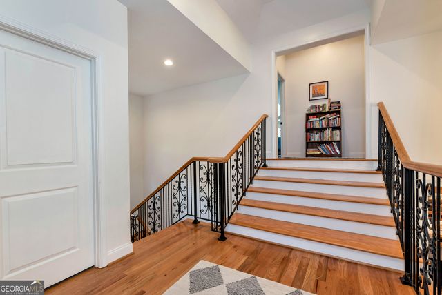 6319 Lakeview Drive, Buford, GA 30518