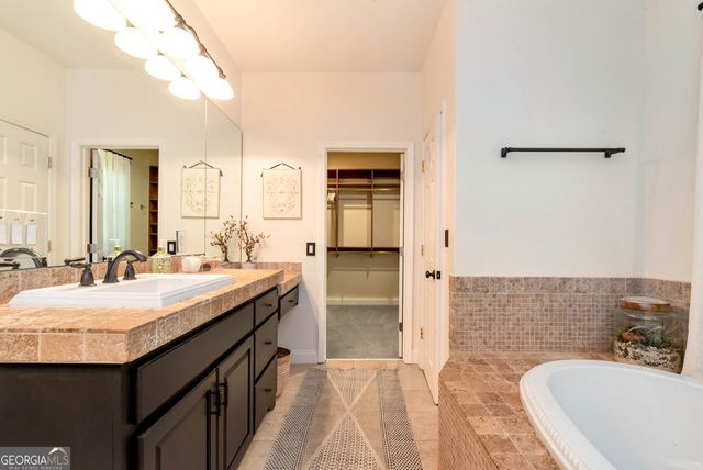 6319 Lakeview Drive, Buford, GA 30518