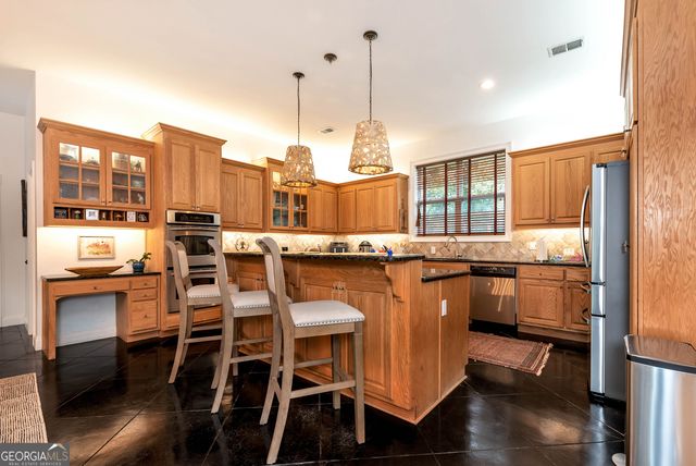 6319 Lakeview Drive, Buford, GA 30518
