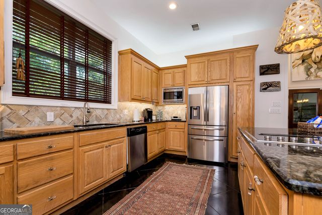 6319 Lakeview Drive, Buford, GA 30518