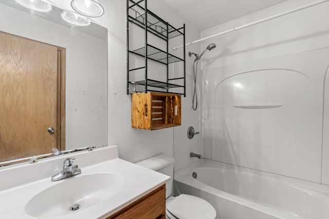 2608 Maury Street, Des Moines, IA 50317