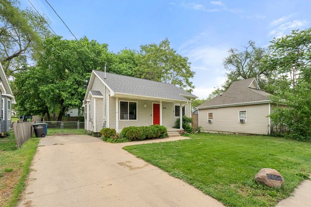 2608 Maury Street, Des Moines, IA 50317