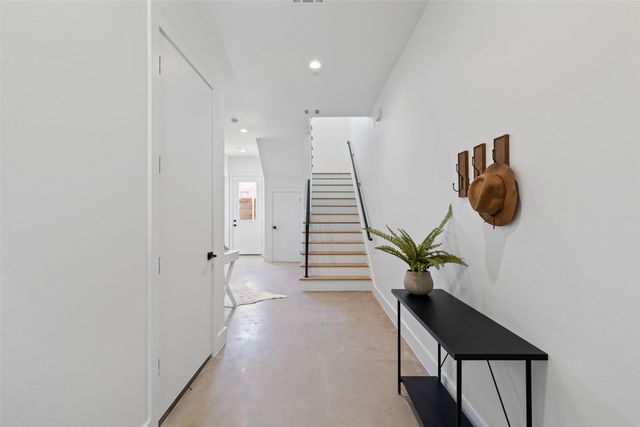 2120 Lovedale Avenue 103, Dallas, TX 75235