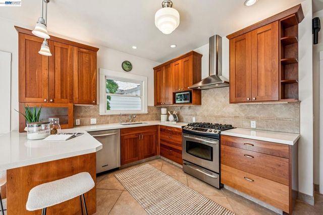 1621 Wellington St, Oakland, CA 94602