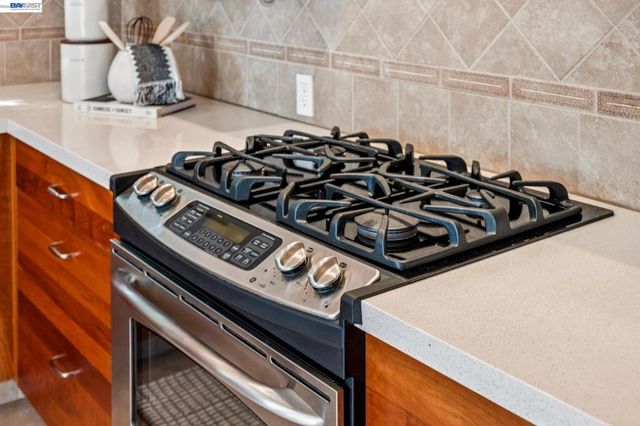 1621 Wellington St, Oakland, CA 94602