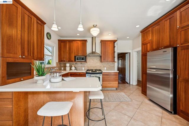 1621 Wellington St, Oakland, CA 94602