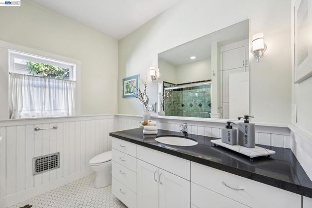 1621 Wellington St, Oakland, CA 94602