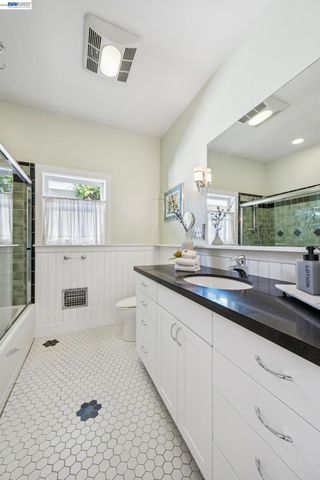 1621 Wellington St, Oakland, CA 94602