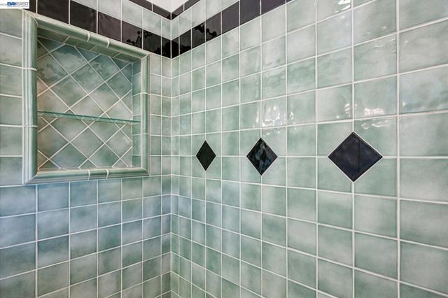 1621 Wellington St, Oakland, CA 94602