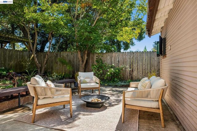 1621 Wellington St, Oakland, CA 94602
