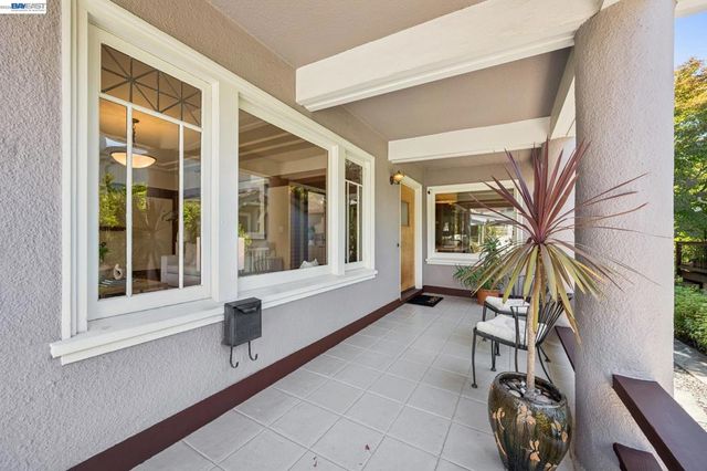 1621 Wellington St, Oakland, CA 94602