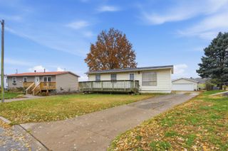1495 Glenwood Drive, Le Claire, IA 52753