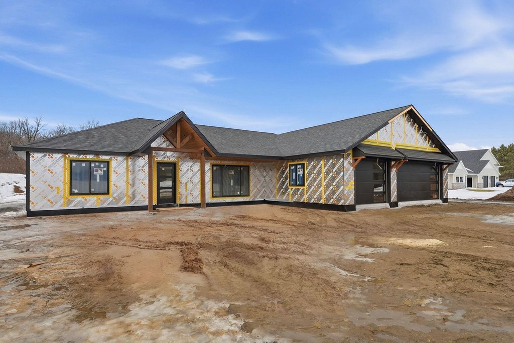 7215 Emerald Drive NE, Alexandria, MN 56308