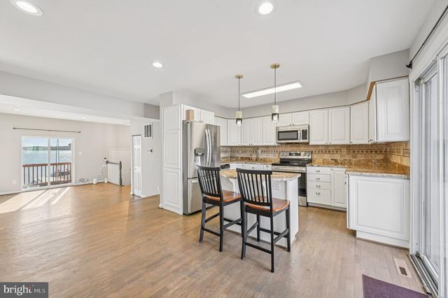 120 VILLA CAPRI CIR, Essex, MD 21221