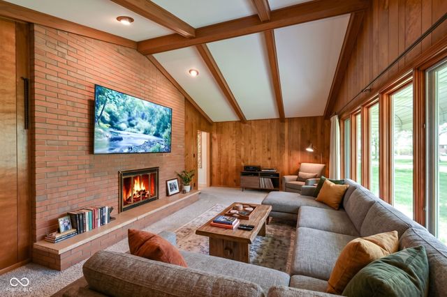 8836 Westminster Court, Indianapolis, IN 46256