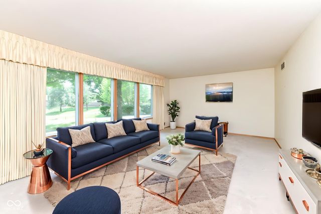 8836 Westminster Court, Indianapolis, IN 46256