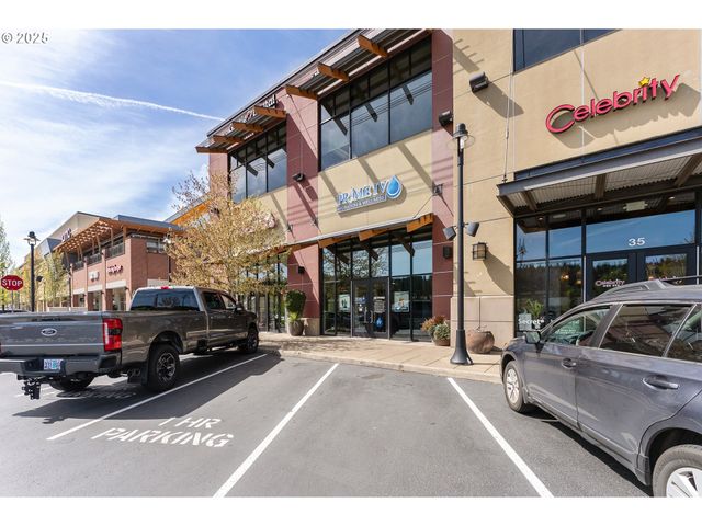 15270 Sw SPARROW Loop 103, Beaverton, OR 97007