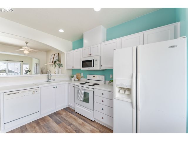 15270 Sw SPARROW Loop 103, Beaverton, OR 97007